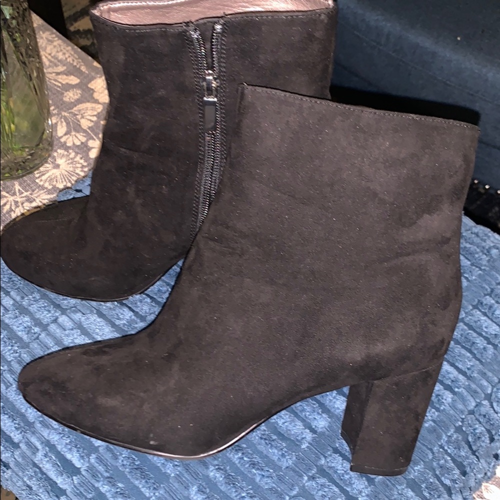 Array Elegant Black Suede Women's Boots